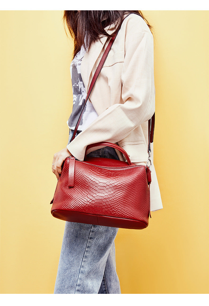 crocodile-printed head layer one-shoulder slanted bag handbag