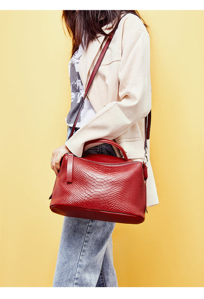 crocodile-printed head layer one-shoulder slanted bag handbag