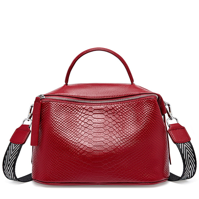 crocodile-printed head layer one-shoulder slanted bag handbag