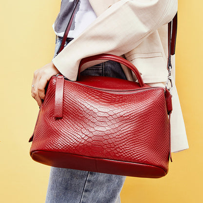 crocodile-printed head layer one-shoulder slanted bag handbag