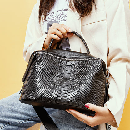 crocodile-printed head layer one-shoulder slanted bag handbag