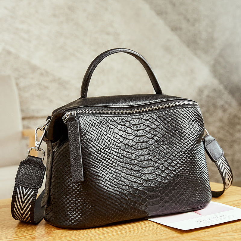 crocodile-printed head layer one-shoulder slanted bag handbag