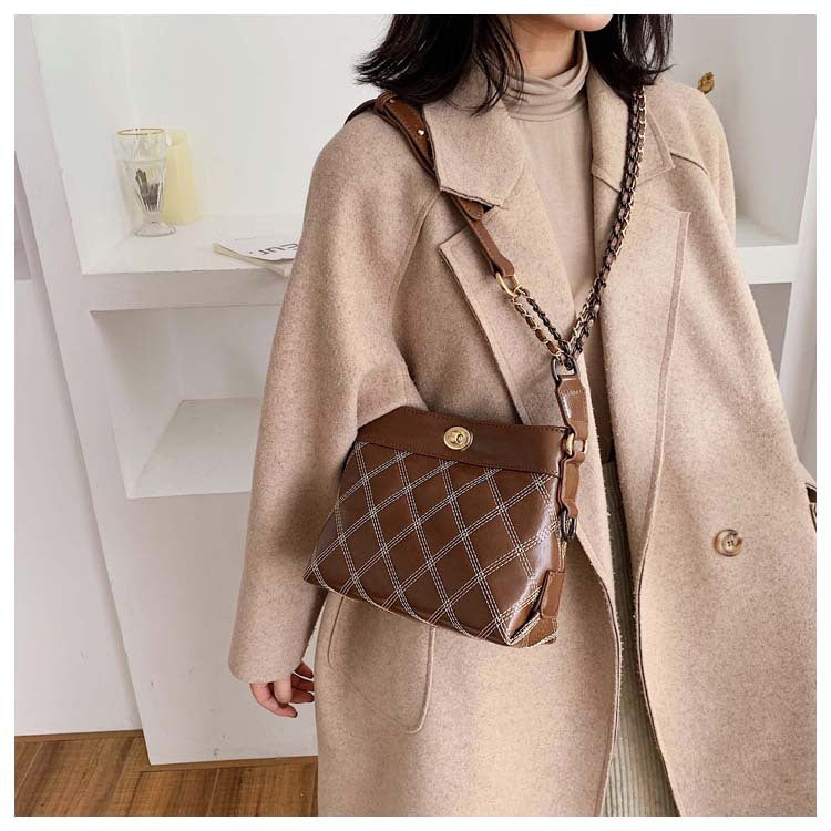 Lingge lock Bucket Bag