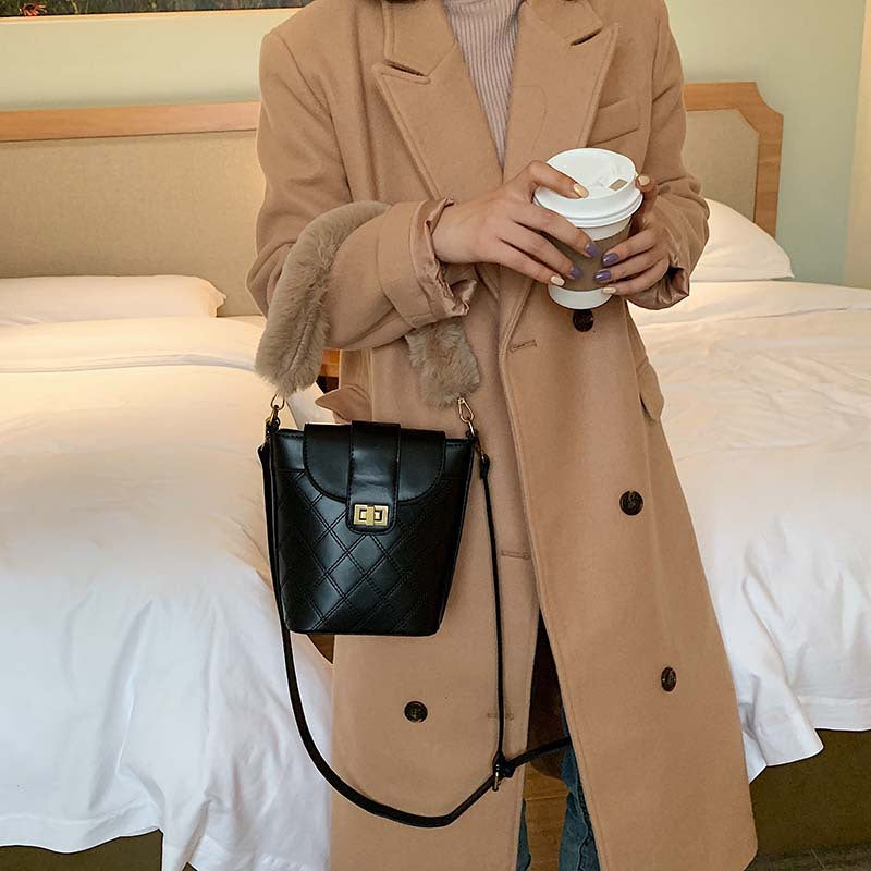 Lingge lock wool Messenger Shoulder Bag