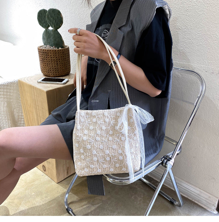 Large capacity bucket hand-held straw woven women's bag