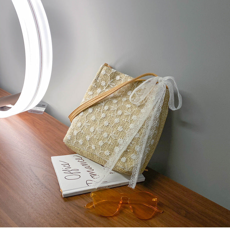 Large capacity bucket hand-held straw woven women's bag