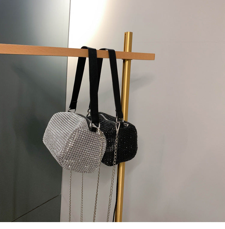 Fashionable messenger bag with bright diamond