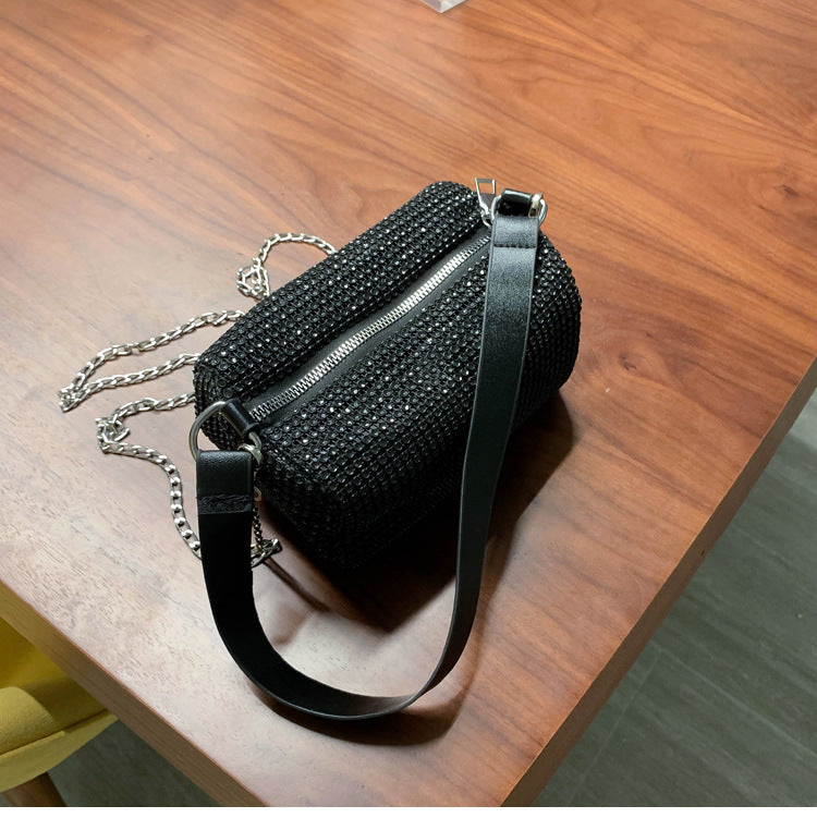 Fashionable messenger bag with bright diamond