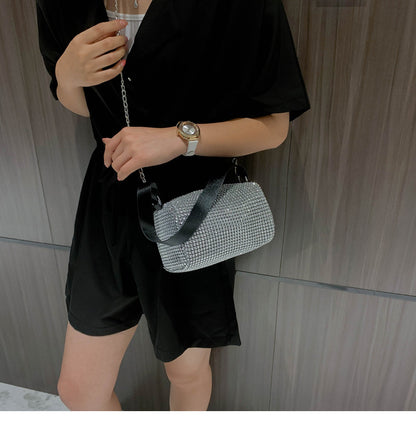 Fashionable messenger bag with bright diamond