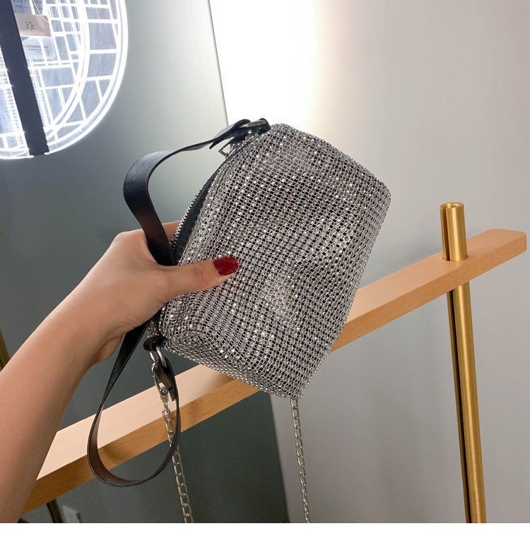 Fashionable messenger bag with bright diamond