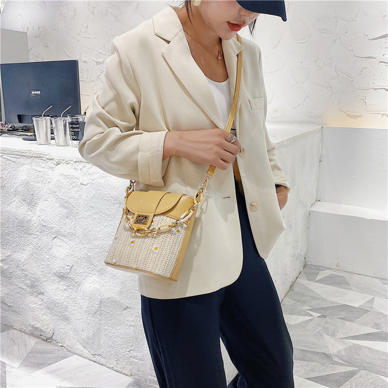 Versatile messenger bag simple one shoulder straw woven Bucket Bag
