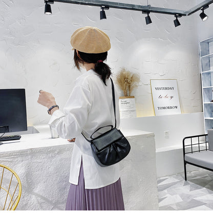 Pleated portable one shoulder cross saddle bag