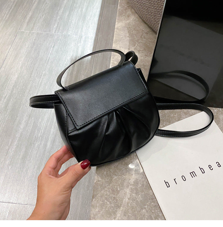 Pleated portable one shoulder cross saddle bag