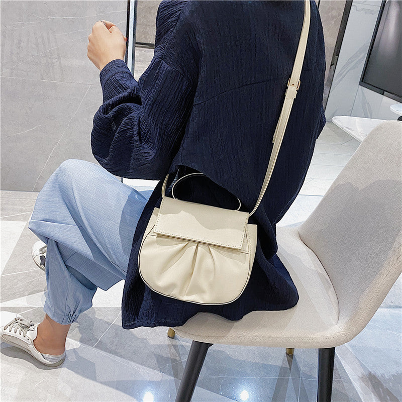 Pleated portable one shoulder cross saddle bag