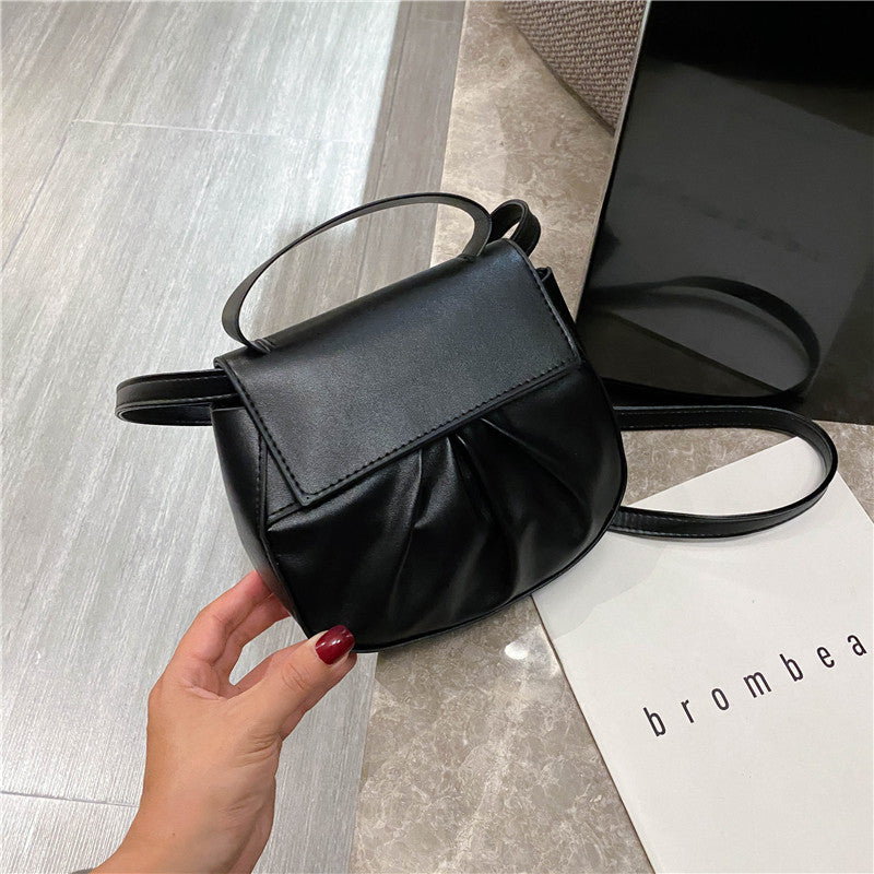 Pleated portable one shoulder cross saddle bag