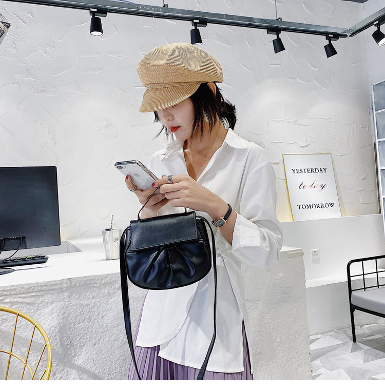 Pleated portable one shoulder cross saddle bag
