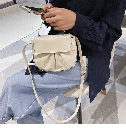 Pleated portable one shoulder cross saddle bag