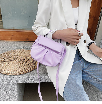 Pleated portable one shoulder cross saddle bag