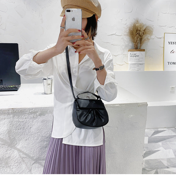 Pleated portable one shoulder cross saddle bag
