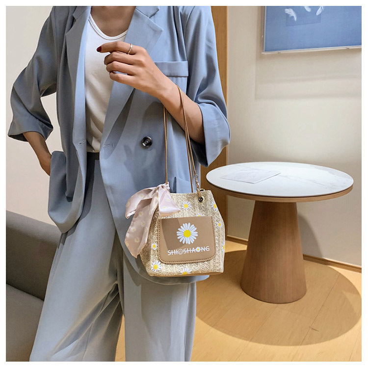 Fashion woven straw bag