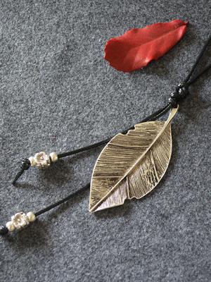Leaf Pendant Tasseled Necklace