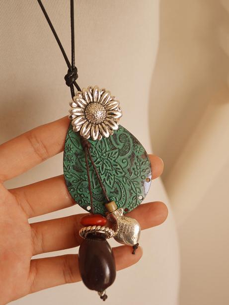 Flower Pendant Sliver Necklace