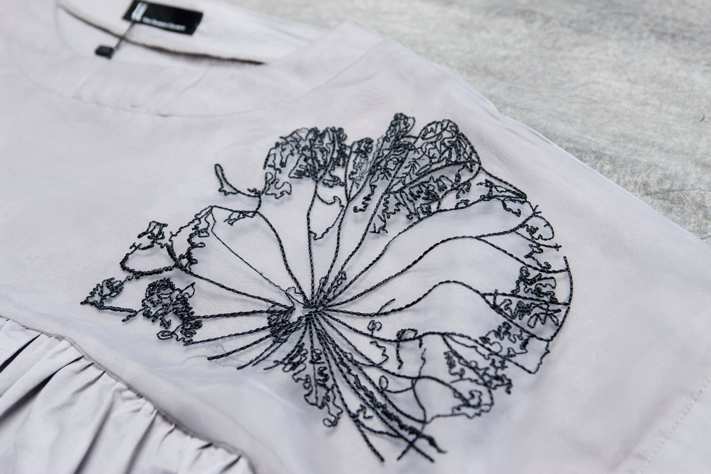 Loose Short Sleeve Round Neck Black Pleated Dress