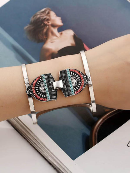 Metallic geometric openings bracelets