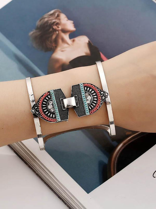 Metallic geometric openings bracelets