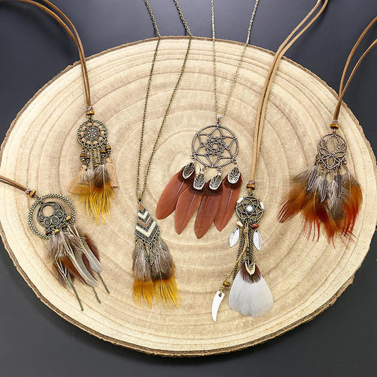 Round vintage feather tassel necklace