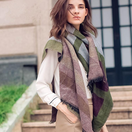 Split-style cloak green geometric scarf