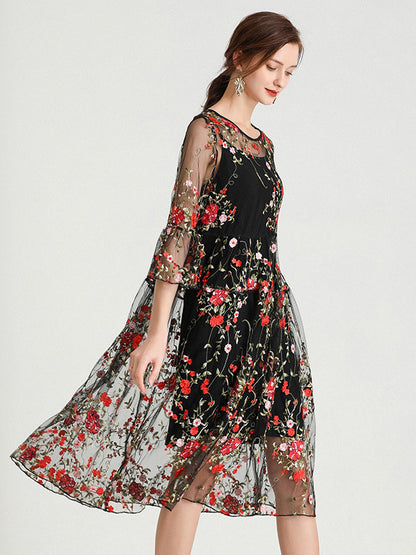 Original Artistic Retro Loose Lace Embroidered Pleated Midi Dress