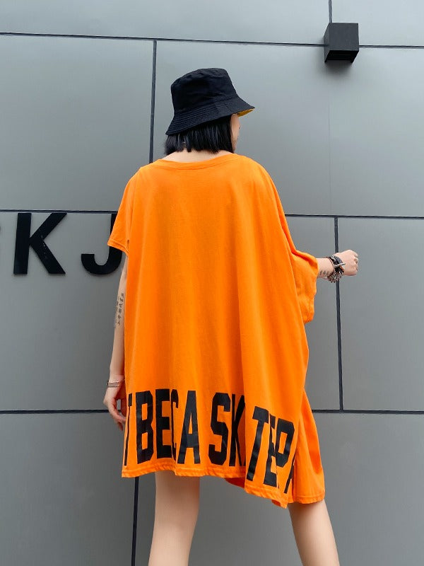 CROPPED LETTER PRINT SPLIT-FRONT ROUND-NECK T-SHIRT