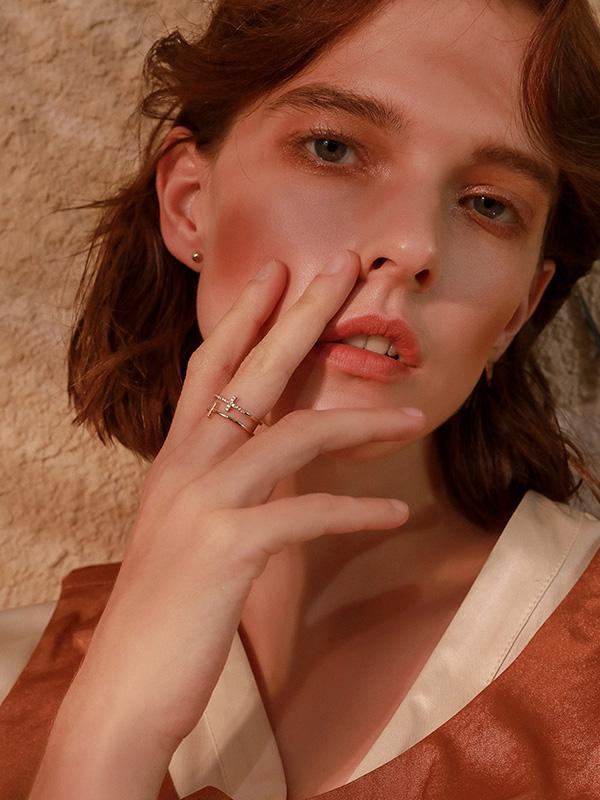 Fashionable Lapidary Cross Ring