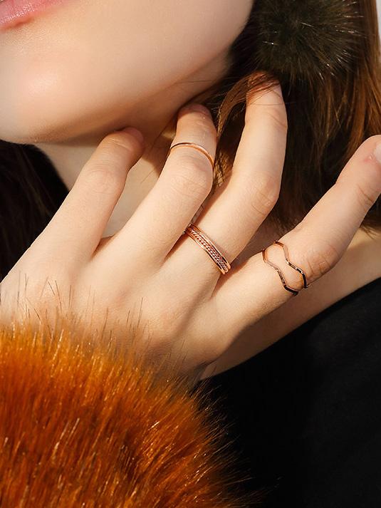 A Series Of Four Fashionable Rings