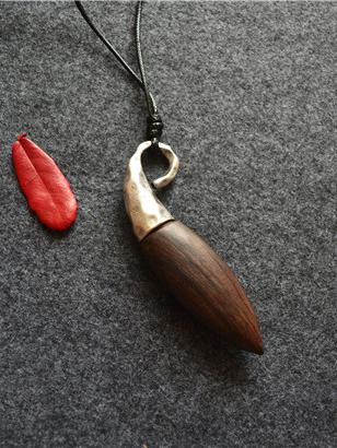 CROPPED FASHION BLACK WOOD NECKLACE