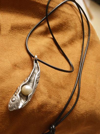 Metal Pendant Vintage Pearl Necklace