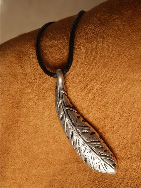 Metal Pendant Vintage Pearl Necklace