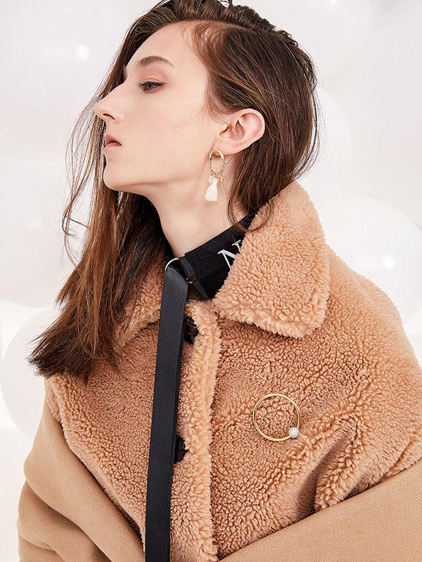 Round Succinct Brooch