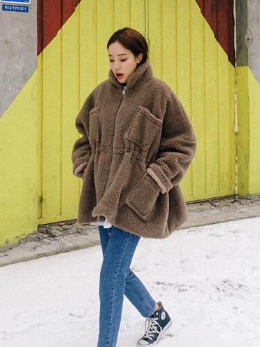 WARM LACE-UP BUTTON OUTWEAR