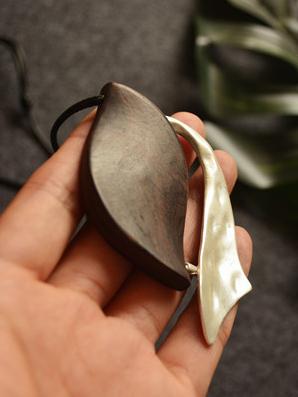 Simple Leaf Pattern Necklace