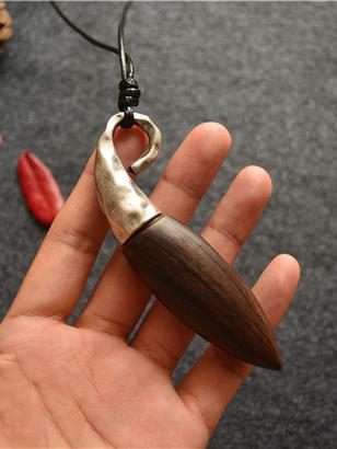 CROPPED FASHION BLACK WOOD NECKLACE