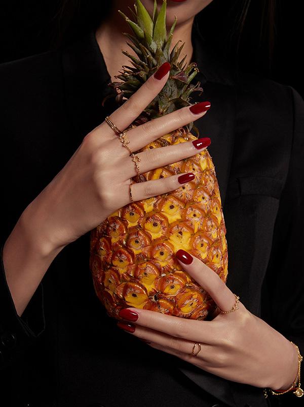 A Series Of Four Fashionable Rings