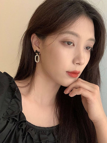Original Pearls Bow Geometry Earrings