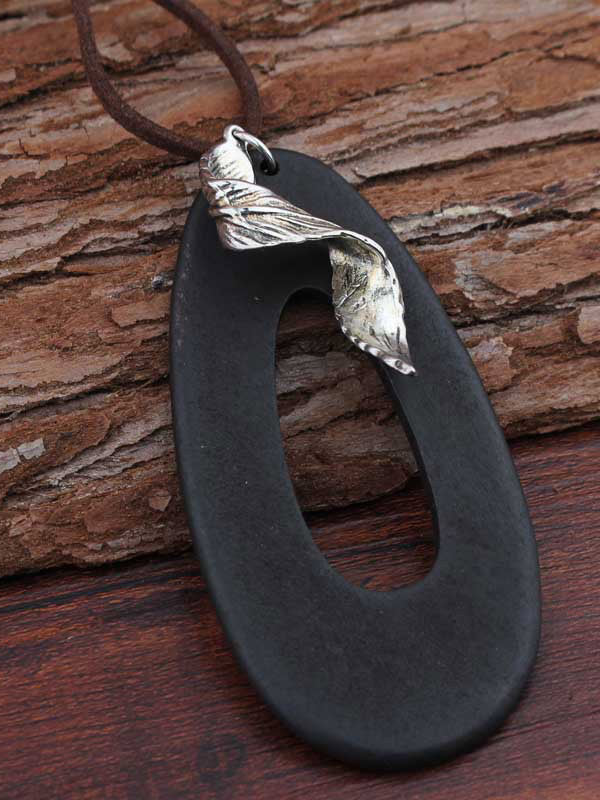 Vintage Leaf Velour Leather Rope Necklace