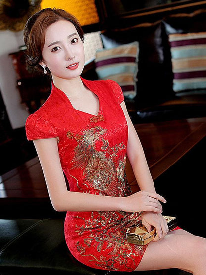 Red Embroidered V-neck Side Split Short Cheongsam