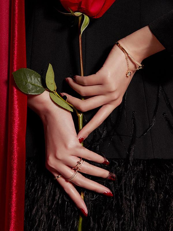 Fashionable Lapidary Cross Ring