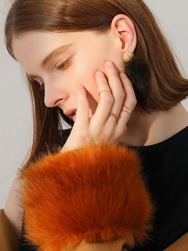 A Series Of Four Fashionable Rings