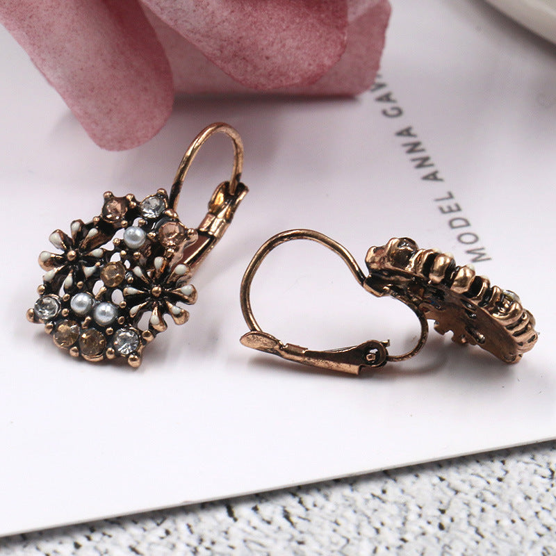 Drilled earrings with sweet Pearl Earrings