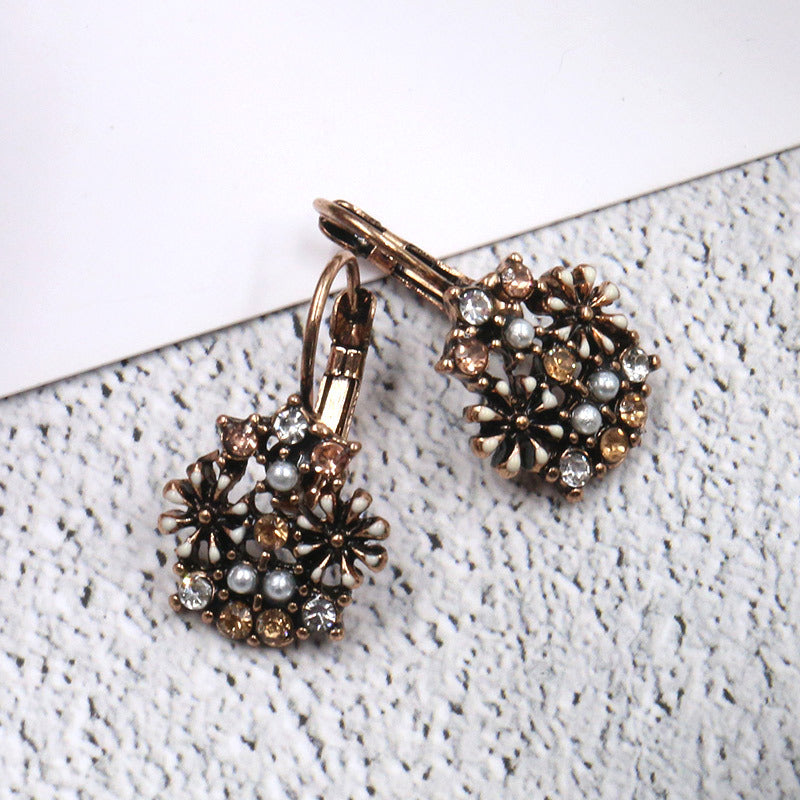 Drilled earrings with sweet Pearl Earrings